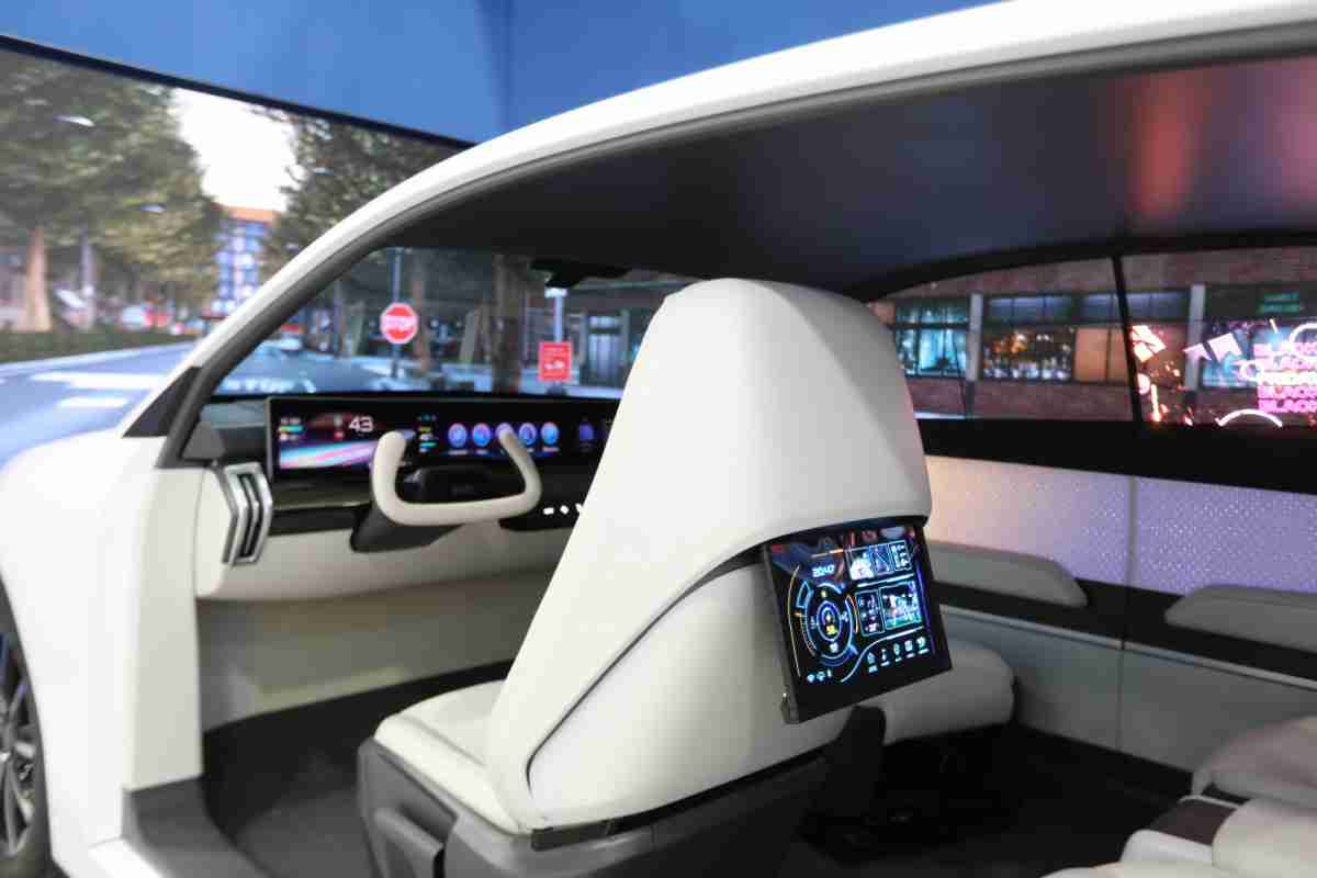 Wepay的「可卷式后座娱乐显示器」加强后座乘客的感官体验，，，并保有个性化设计，，，，可依使用偏好进行动态调整。。